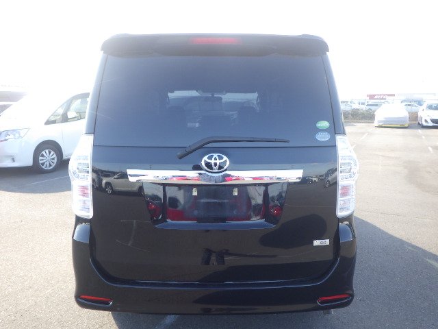 2013 Toyota Voxy 